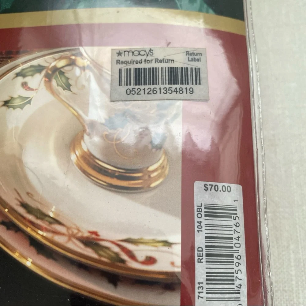 Lenox 60”X 104” Oblong Cloth Tablecloth Red Holly Berries Print